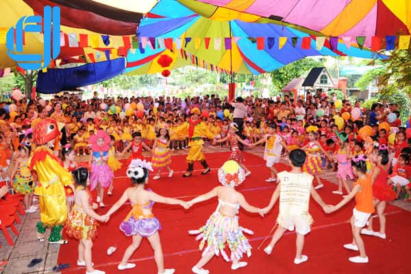 chi-phi-de-to-chuc-dem-hoi-trang-ram-va-pha-co-la-bao-nhieu