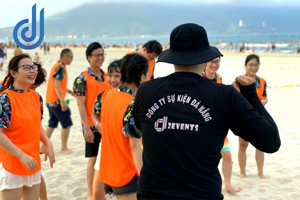 MC Hoạt Náo Linh Hồn Của Chương Trình Team Building Thành Công